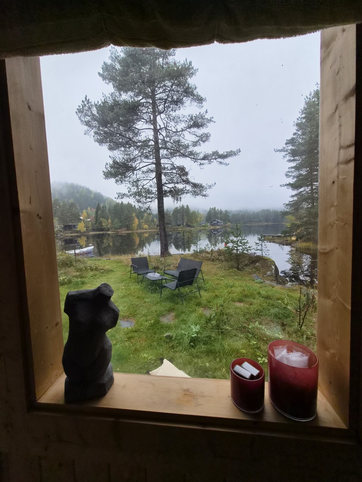 Utsikt fra saunaen mot Hoensvannet